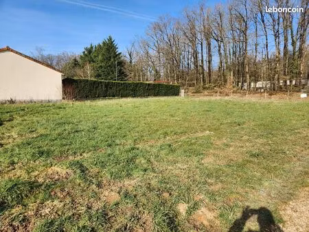 terrain 776 m² saint-julien-l'ars