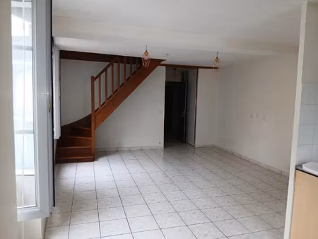 location appartement 4 pièces 56 m² à bourgoin-jallieu (38300)