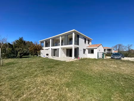 location maison 5 pièces 141 m² à aix-en-provence (13540)