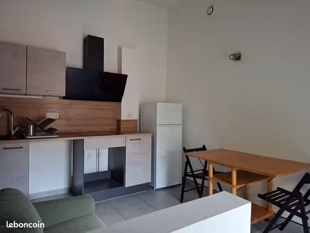 superbe t2 entièrement rénové ~27 m² – cuisine équipée  volets électriques (visale exigée)