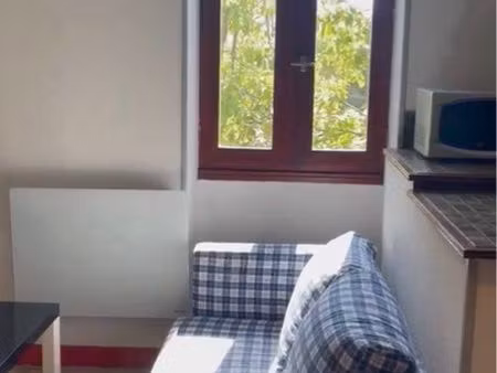 t2 meublé 38 m2 - hyper-centre de castres - box privé - jardinet - idéal étudiant - aucun 