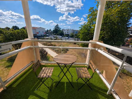 pessac t1 bis de 33 m2 petite terrasse et parking
