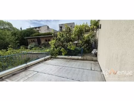 idéal investisseur. studio de 23 45m²  terrasse privative  loué 300€/ mois