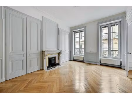 location bureaux 123 m² à 492 m²