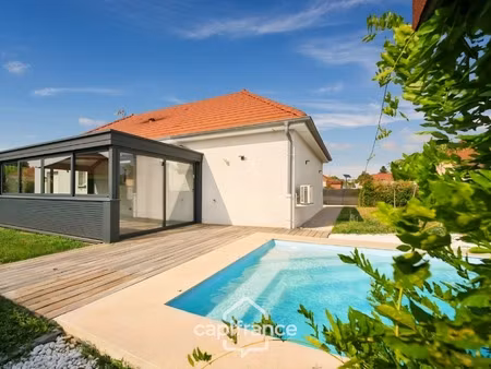 maison de plain-pied  3 chambres  véranda  piscine chauffée et jardin paysager – courlaoux