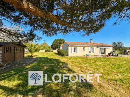 maison de plain-pied de 2005 de 130 m² 4 chambres sur un terrain 2970 m² entre gemozac (17
