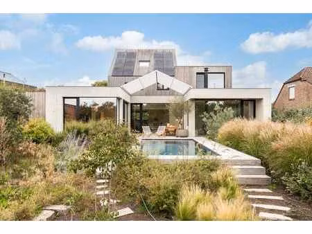 villa d'architecte où lumière et nature s'unissent
