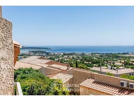 villa de charme avec piscine et vue sur les étangs et la mer