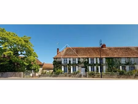 ancienne maison de maître bourbonnaise – 280 m² habitables avec dépendances et verger sain