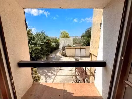 à vendre – charmant t2 duplex rénové avec terrasse et parking – carqueiranne (83320)
