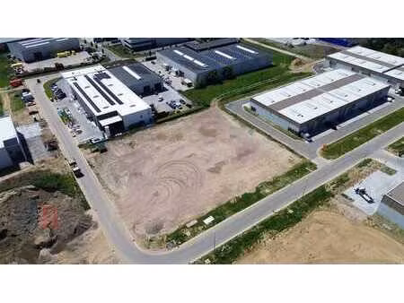 bedrijfsgebouw op maat van 1.318 m² met 225 m² kantoorrui...