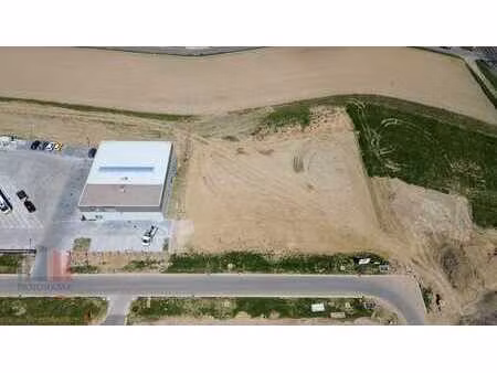 bedrijfsgebouw op maat van 827m² met 207 m² kantoorruimte