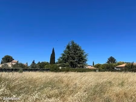 terrain 800 m² mouries