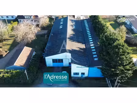 immeuble 3 pièces 810 m²