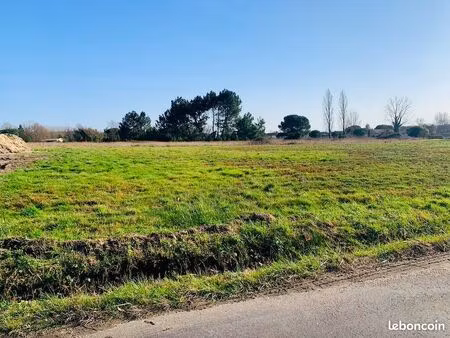 terrain 834 m² cubnezais