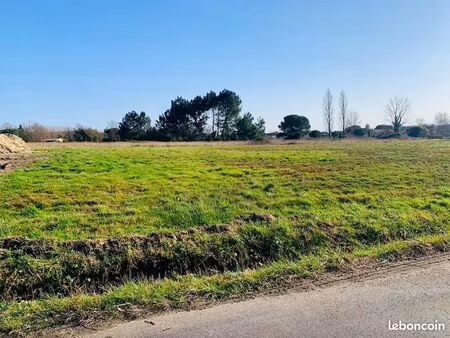 terrain 834 m² cubnezais