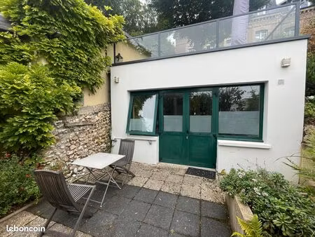 à louer – studio meublé de 24 m² avec terrasse à rouen (en haut de la rue verte)