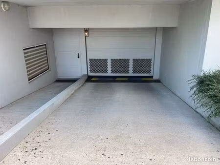 à louer – place de parking couverte et sécurisée – rouen