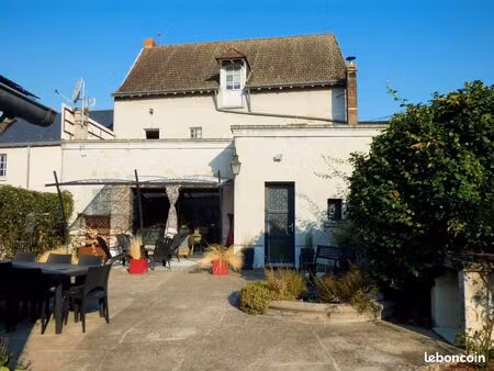 maison en pierres 246 m² — 6 chambres — logement locatif indépendant 71m² — cœur de bourg 