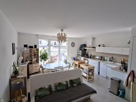 t3 récent (2023) les clayes sous bois avec balcon & box – 5 min gare & centre-ville