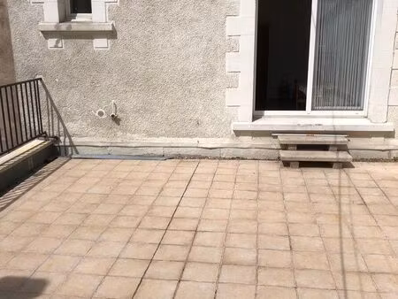 studio meublé et terrasse