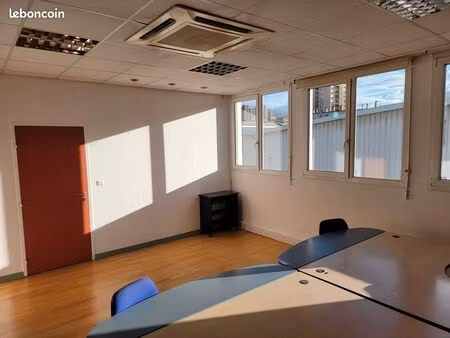 location de 2 bureaux fermés - 43m²