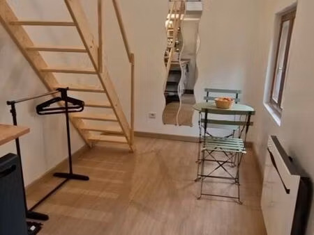 studio indépendant  refait à neuf  propre  meublé  fonctionnel  en dépendance d'un pavillo