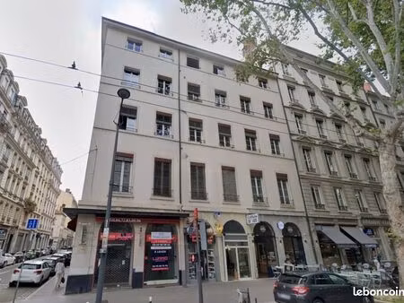 studio 1 pièce 37 m²