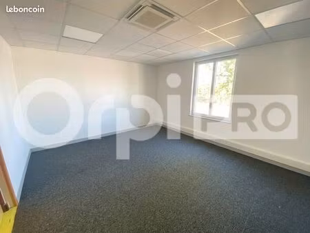 bureau 56 m²