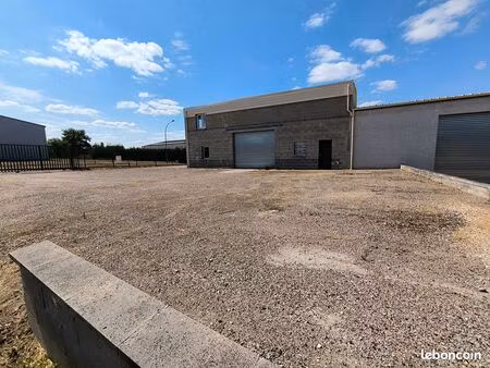 local 213 m² freneuse