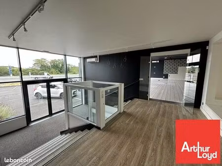 local commercial 328 m² migne auxances