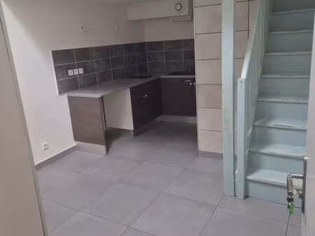 logement type 2 refait a neuf a 50m de la fac et de la zc la neuve