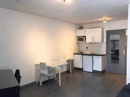 location meublée appartement 1 pièce 24 m² à grenoble (38000)  470 €