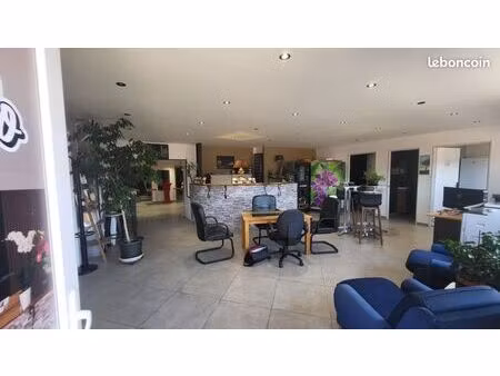 local bureaux 900 m²