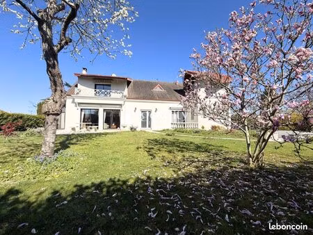 propriété 6 pièces 200 m²