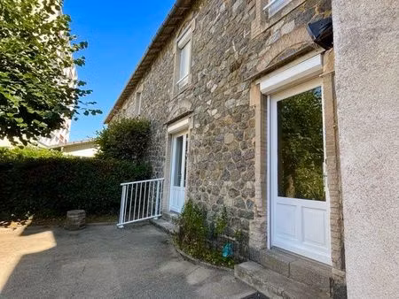 appartement t3 70m2 • centre ville • garage et terrain privatif