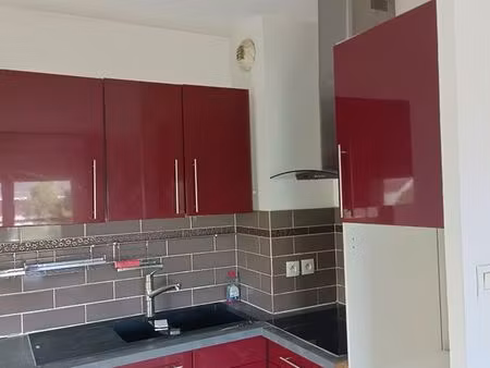 loue appartement f2 a savigny bourg 50m2 dans une petite copropriété de 2 étage sécurisé a