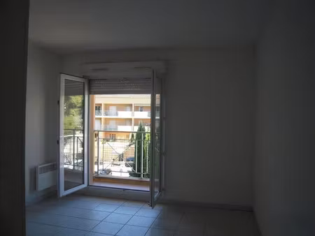 location appartement 1 pièce 20 m² à aix-en-provence (13090)  565 €