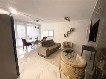 location meublée appartement 5 pièces 95 m² à massy (91300)  570 €