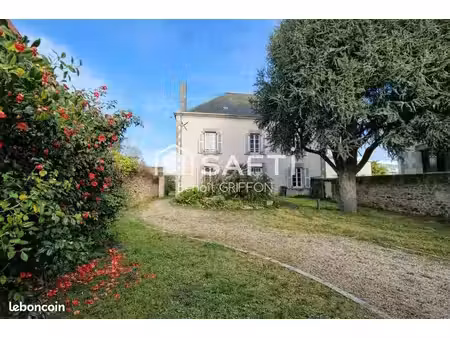 maison 9 pièces 216 m²
