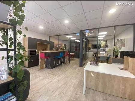 aizenay hypercentre – local pro / commercial 65 m² (face mairie)
