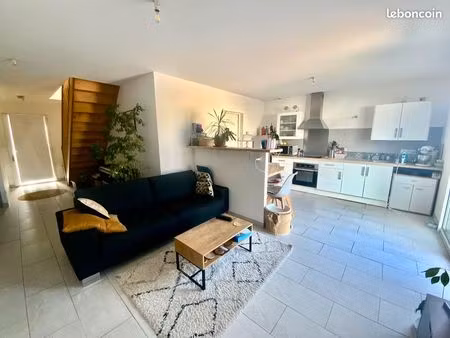 maison 3 chambres garage et extérieur