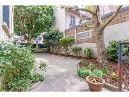 maison individuelle de 265m2  avec terrasses et jardin  situ