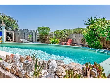 villa de charme avec piscine et vue sur les étangs et la mer