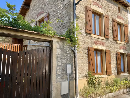 charmant t3 meuble avec belle terrasse  dans une maison en p