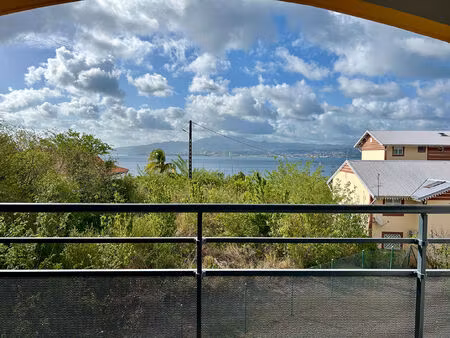 appartement t1 à louer aux trois ilets avec vue mer et climatisation