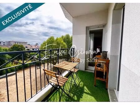 t2 avec garage dans une résidence de stading !