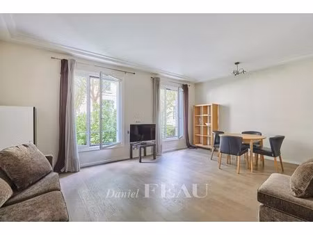 paris 7 - bon marché - laënnec - pied-à-terre dans résidence de grand standing