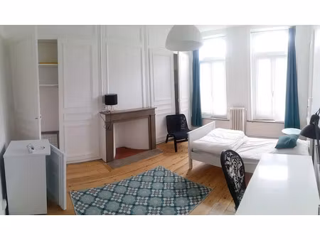 location meublée appartement 5 pièces 15 m² à lille (59000)  530 €