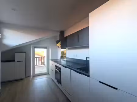 location appartement 2 pièces 47 m² à saint-palais (64120)